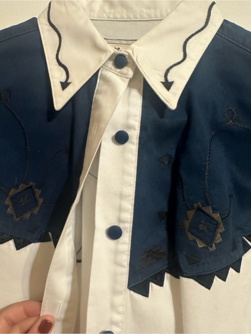 Wrangler White and Navy Western Yoke Button-Down Shirt - Picture 3 of 8
